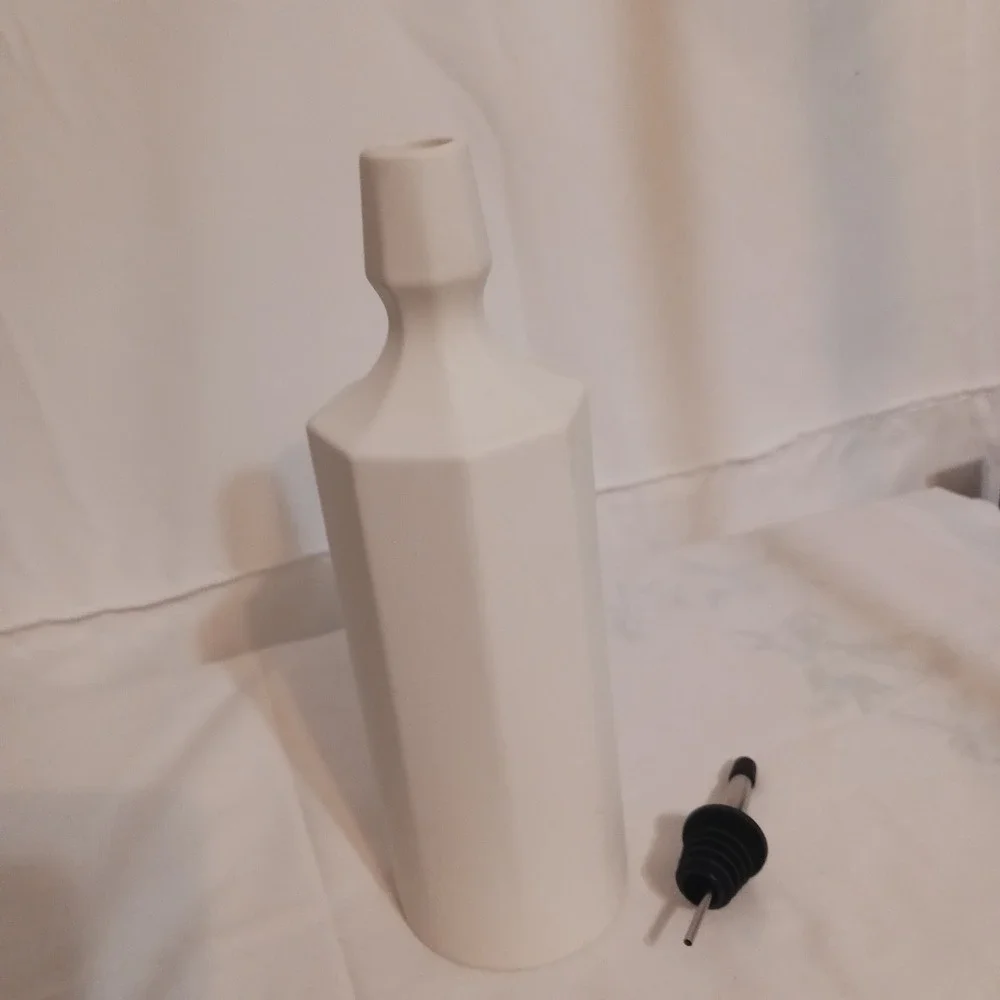 The Bright Angle Elixir Olive Oil Bottle 24oz White Excellent Faceted Ceramic